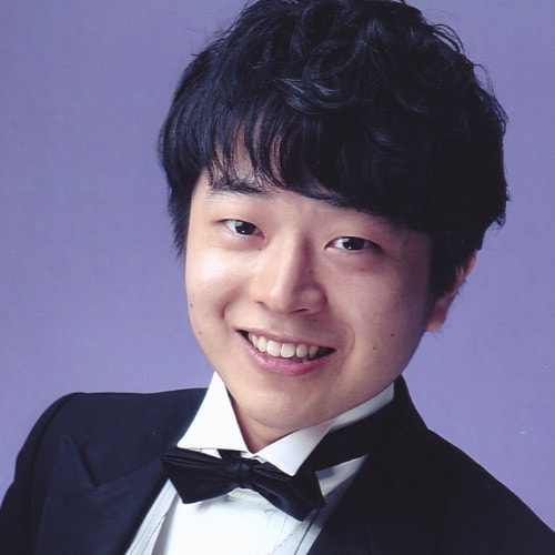 ミュージカル「カミヒト」土の神 役 大倉修平 SHUHEI OHKURA  国立音楽大学声楽科卒業。主にオペラの舞台を活動の場としており、これまでに『カヴァレリア・ルスティカーナ』アルフィオ、『ラ・ボエーム』ショナール、『カルメン』ダンカイロ、『仮面舞踏会』サミュエル、『椿姫』医師グランヴィル、『トゥーランドット』ピン、『ラインの黄金』ファーゾルト役等でオペラ公演に出演。ミュージカルは今回が初挑戦となる。